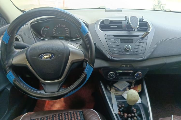 Used Ford Escort 2015 1.5L Manual Fashion Edition Center Console