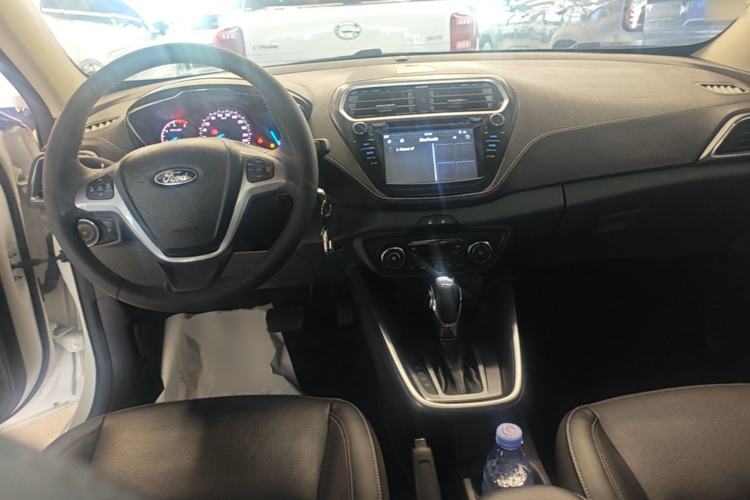 Used Ford Escort 2015 1.5L Automatic Fashion Model Center Console