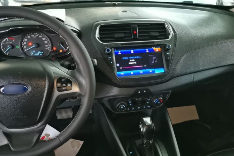 Used Ford Escort 2015 1.5L Automatic Fashion Model Center Console