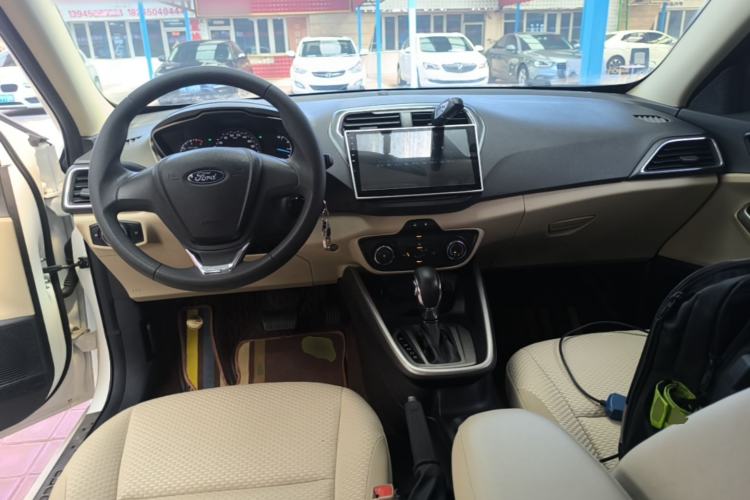 Used Ford Escort 2015 1.5L Automatic Comfort Edition Center Console