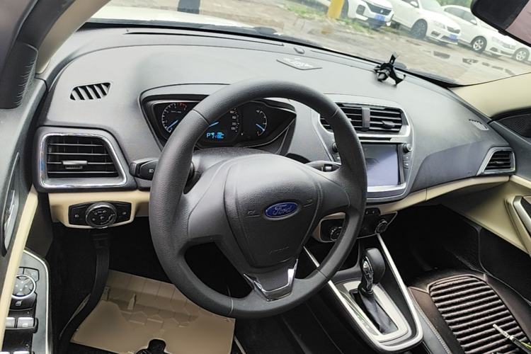 Used Ford Escort 2015 1.5L Automatic Comfort Edition Center Console