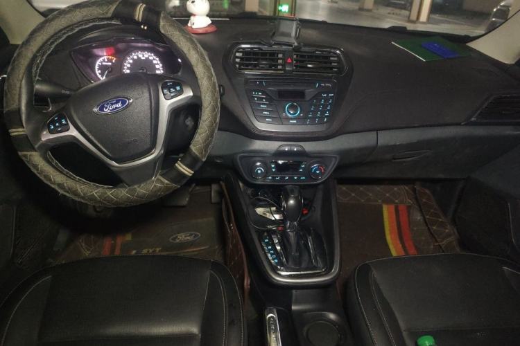 Used Ford Escort 2015 1.5L Automatic Fashion Model Center Console