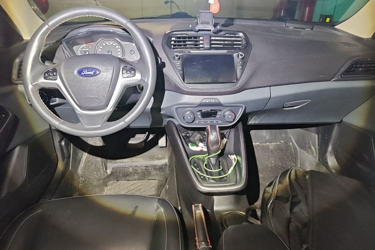 Used Ford Escort 2015 1.5L Automatic Fashion Model Center Console