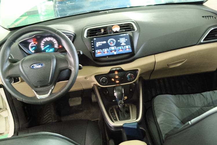 Used Ford Escort 2015 1.5L Automatic Comfort Edition Center Console