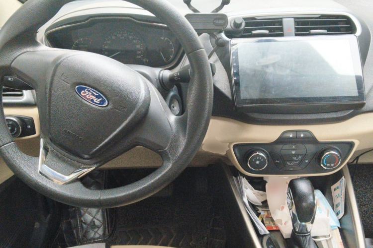 Used Ford Escort 2015 1.5L Automatic Comfort Edition Center Console