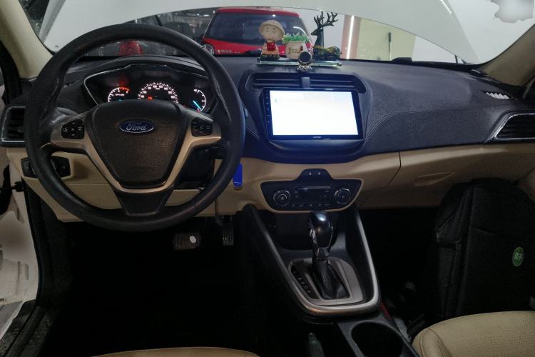 Used Ford Escort 2015 1.5L Automatic Fashion Model Center Console