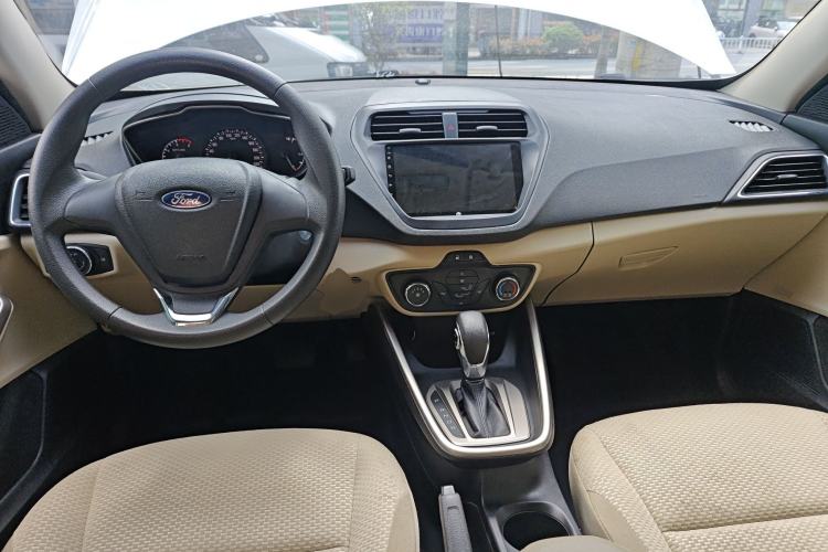 Used Ford Escort 2015 1.5L Automatic Comfort Edition Center Console
