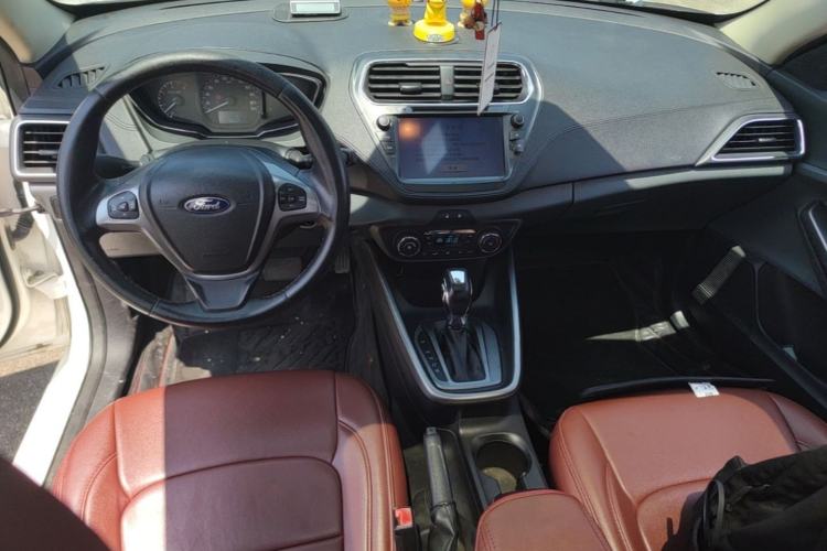 Used Ford Escort 2015 1.5L Automatic Fashion Model Center Console