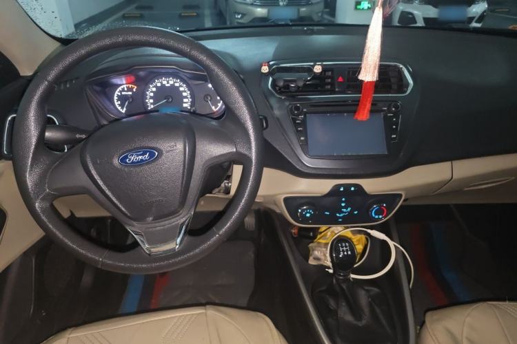 Used Ford Escort 2015 1.5L Manual Comfort Model Center Console
