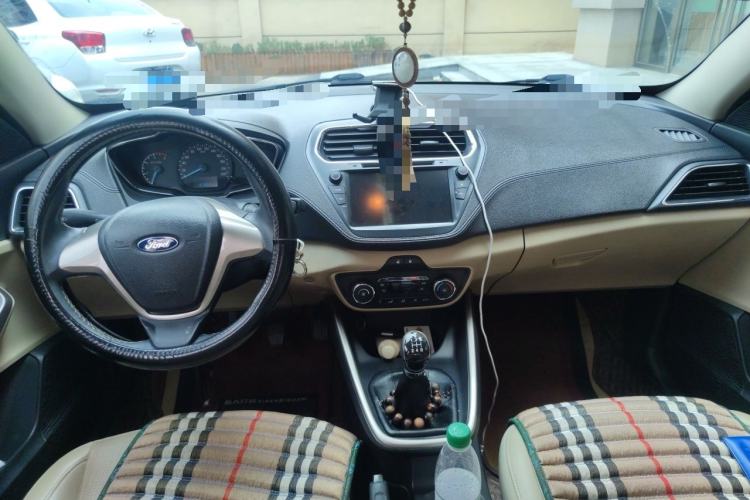 Used Ford Escort 2015 1.5L Manual Fashion Edition Center Console