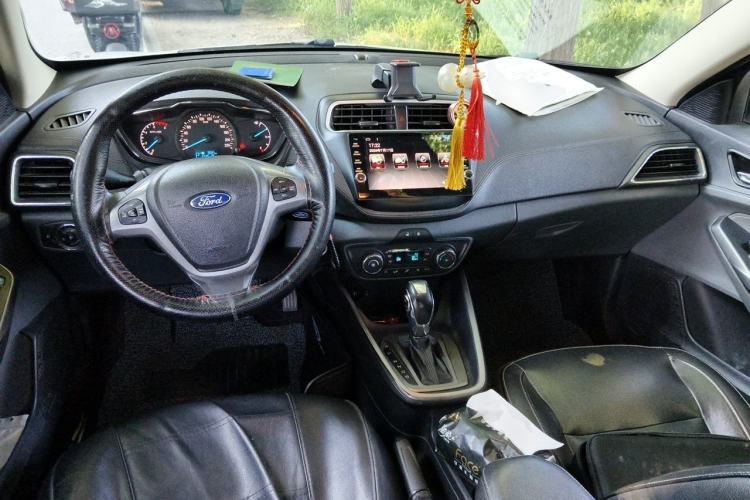 Used Ford Escort 2015 1.5L Automatic Fashion Model Center Console