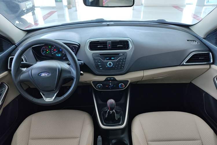 Used Ford Escort 2015 1.5L Manual Comfort Model Center Console