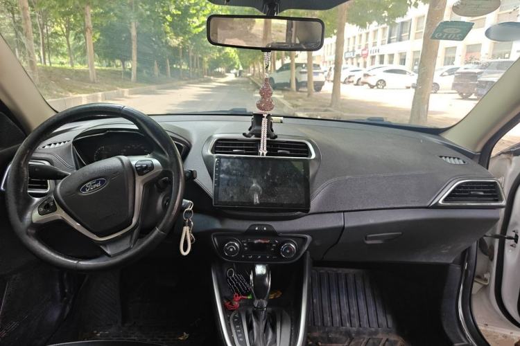 Used Ford Escort 2015 1.5L Automatic Fashion Model Center Console