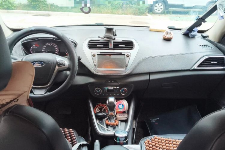 Used Ford Escort 2015 1.5L Automatic Fashion Model Center Console