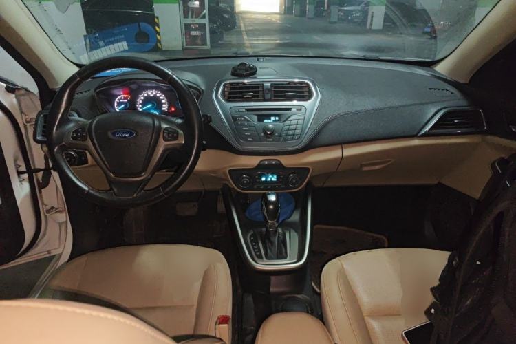 Used Ford Escort 2015 1.5L Automatic Fashion Model Center Console