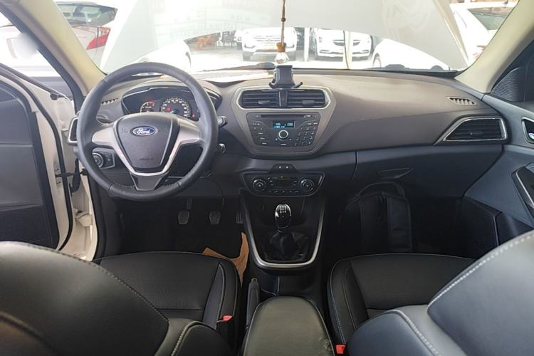 Used Ford Escort 2015 1.5L Manual Fashion Edition Center Console