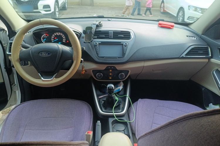 Used Ford Escort 2015 1.5L Manual Comfort Model Center Console