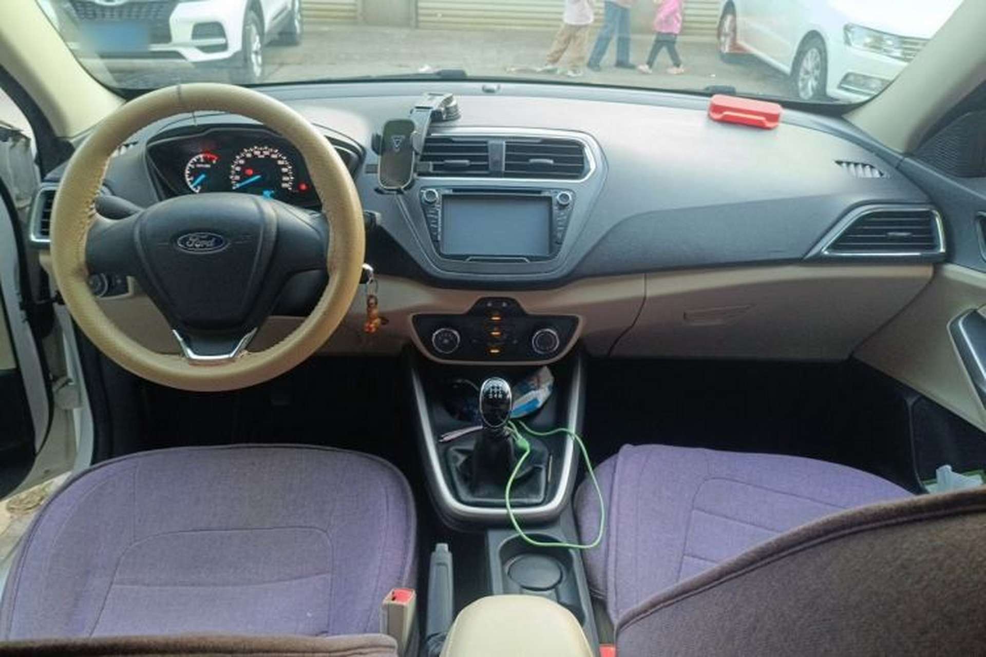 Used Ford Escort 2015 1.5L Manual Comfort Model Center Console