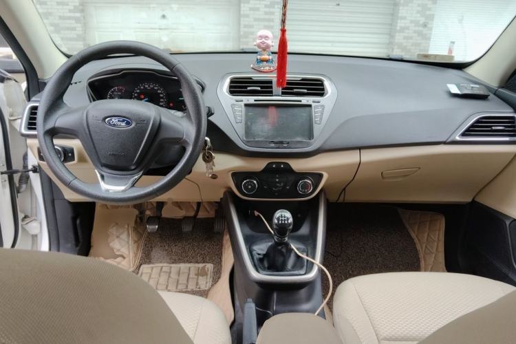 Used Ford Escort 2015 1.5L Manual Comfort Model Center Console