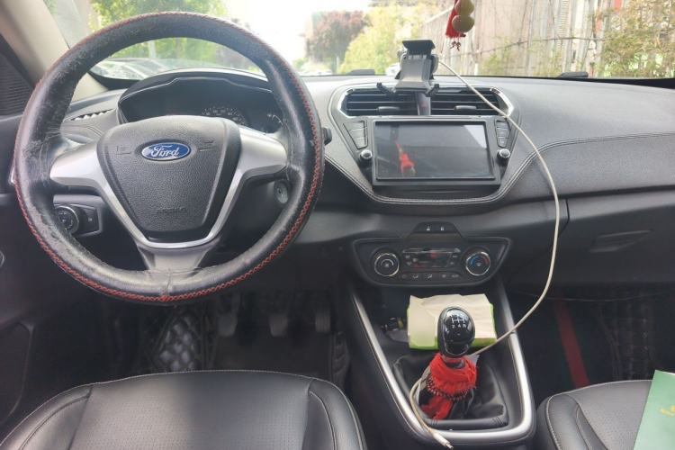 Used Ford Escort 2015 1.5L Manual Fashion Edition Center Console