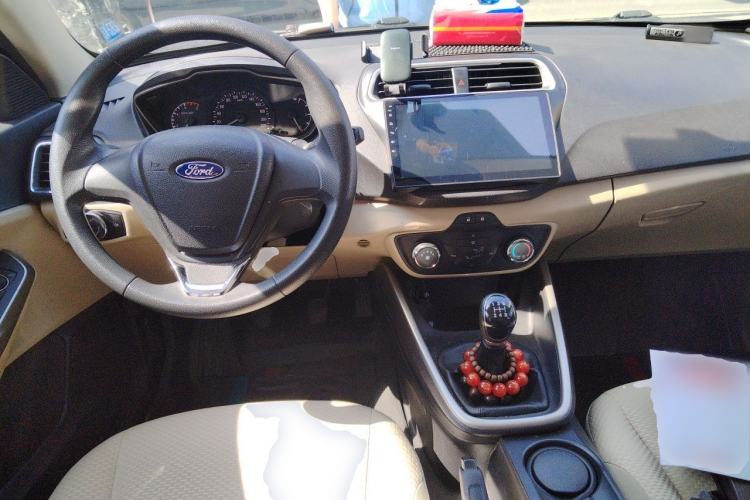 Used Ford Escort 2015 1.5L Manual Comfort Model Center Console