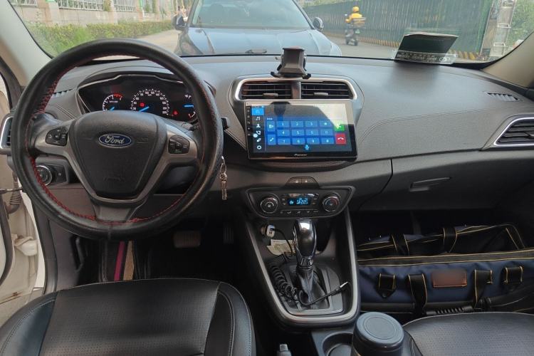 Used Ford Escort 2015 1.5L Automatic Fashion Model Center Console