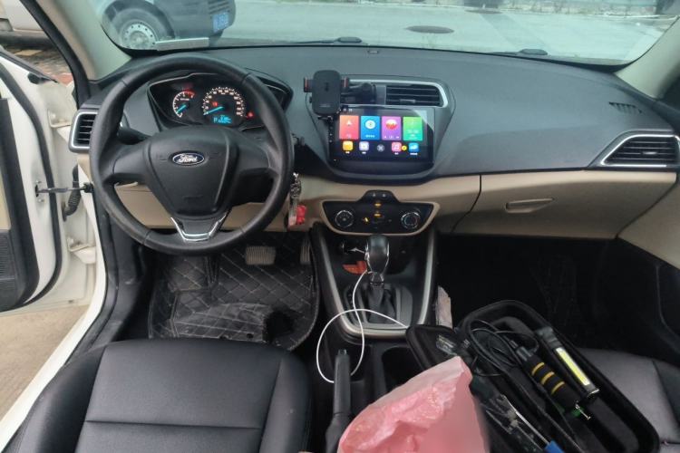 Used Ford Escort 2015 1.5L Automatic Comfort Edition Center Console