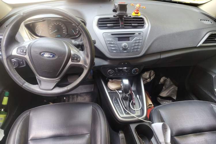 Used Ford Escort 2015 1.5L Automatic Fashion Model Center Console