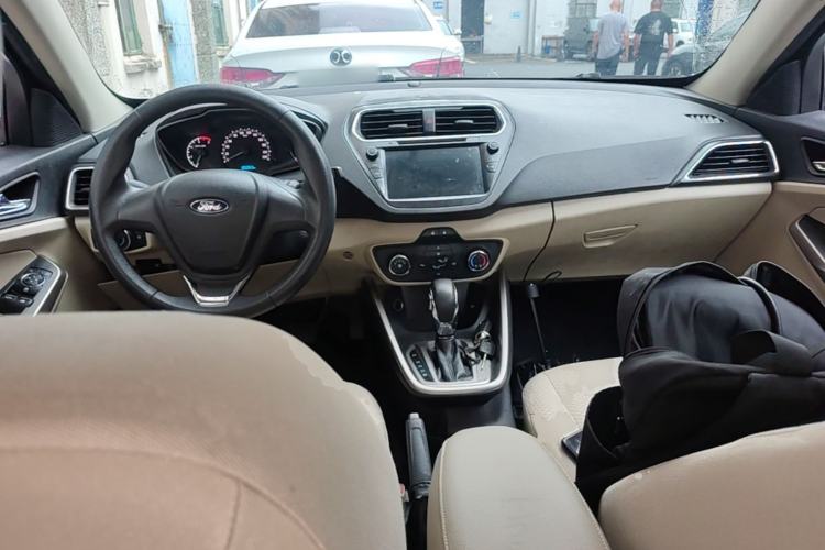 Used Ford Escort 2015 1.5L Automatic Comfort Edition Center Console