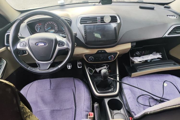 Used Ford Escort 2015 1.5L Manual Comfort Model Center Console