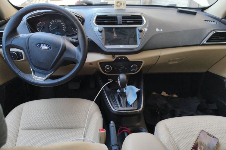 Used Ford Escort 2015 1.5L Automatic Comfort Edition Center Console