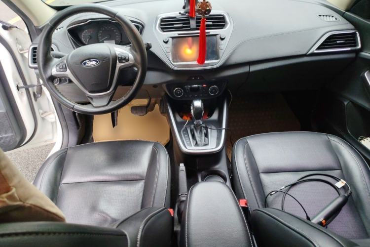 Used Ford Escort 2015 1.5L Automatic Fashion Model Center Console