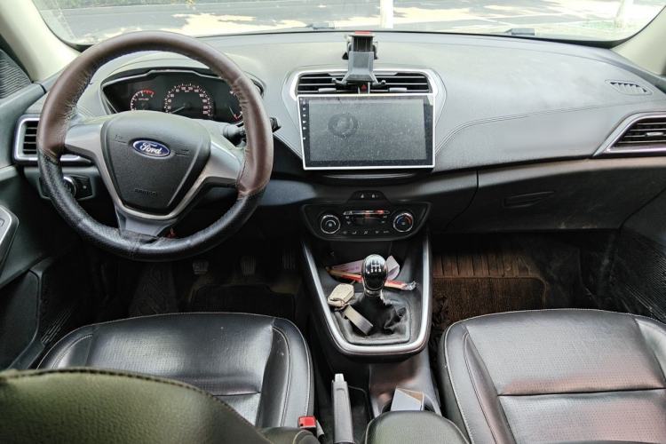 Used Ford Escort 2015 1.5L Manual Fashion Edition Center Console