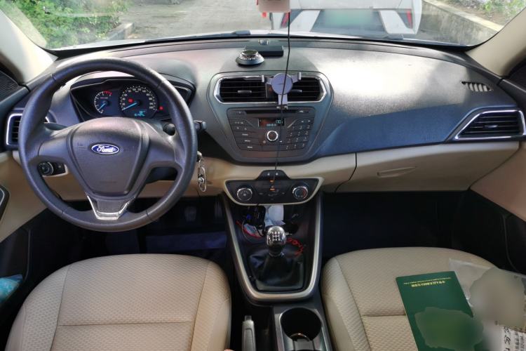 Used Ford Escort 2015 1.5L Manual Comfort Model Center Console