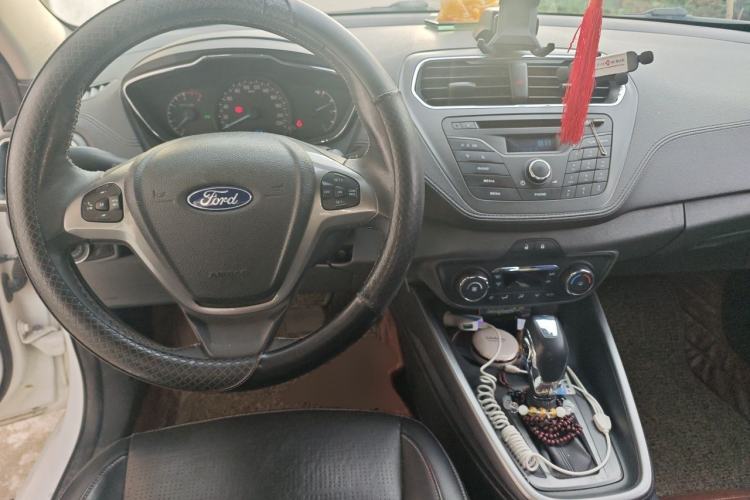 Used Ford Escort 2015 1.5L Automatic Fashion Model Center Console