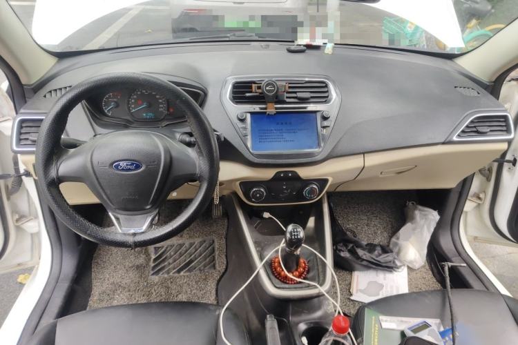Used Ford Escort 2015 1.5L Manual Comfort Model Center Console