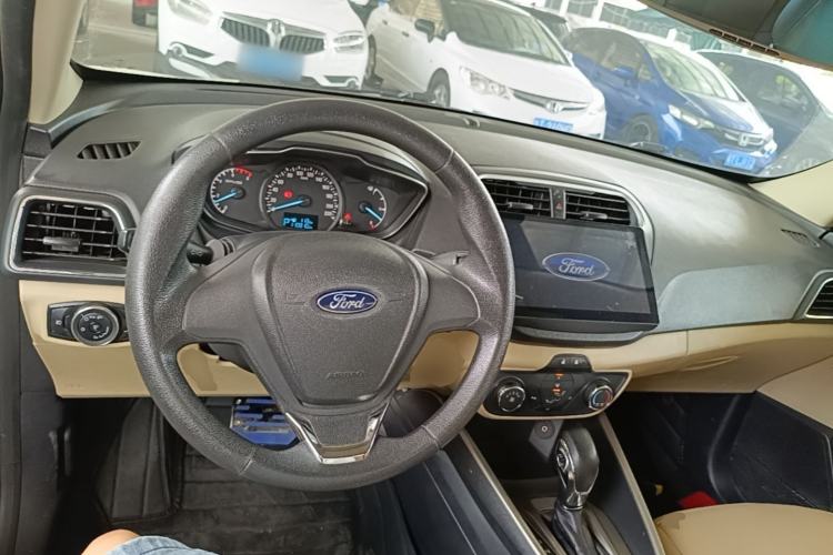 Used Ford Escort 2015 1.5L Automatic Comfort Edition Center Console