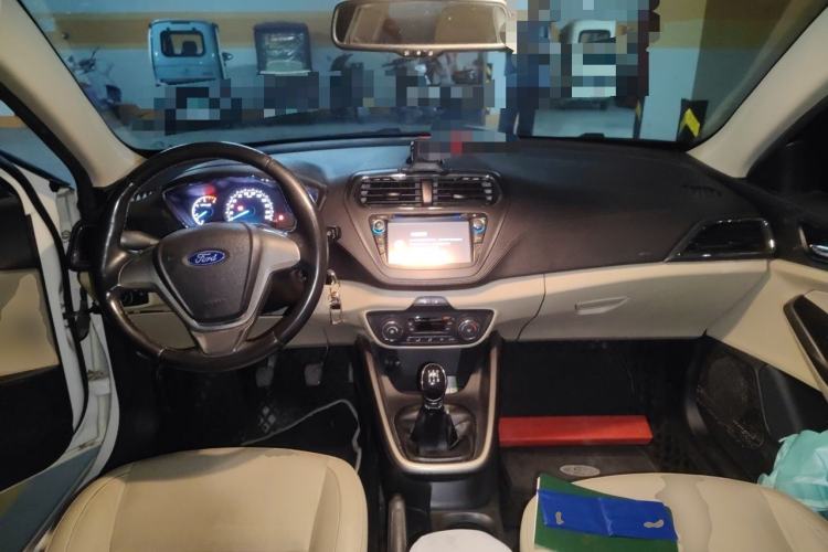 Used Ford Escort 2015 1.5L Manual Fashion Edition Center Console