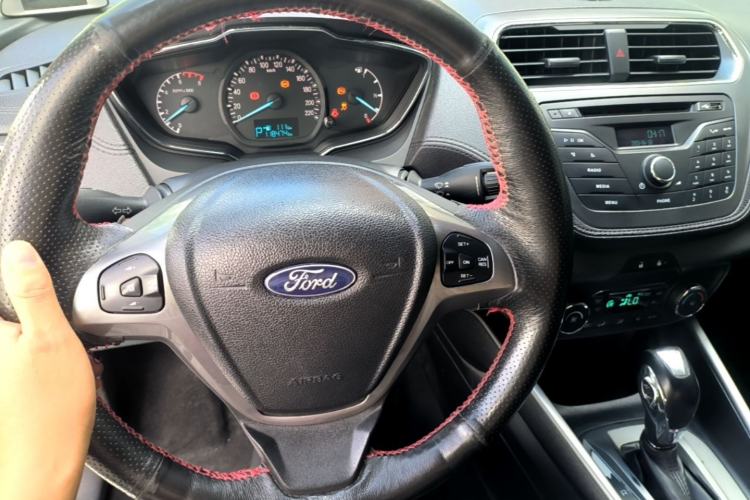 Used Ford Escort 2015 1.5L Automatic Fashion Model Center Console