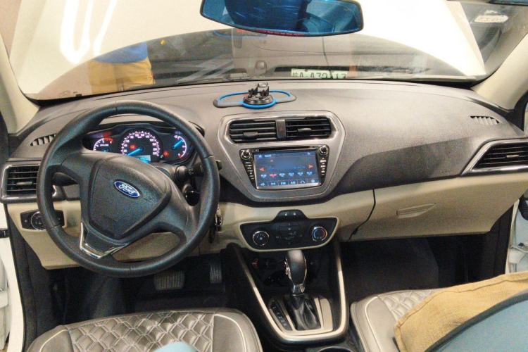 Used Ford Escort 2015 1.5L Automatic Comfort Edition Center Console