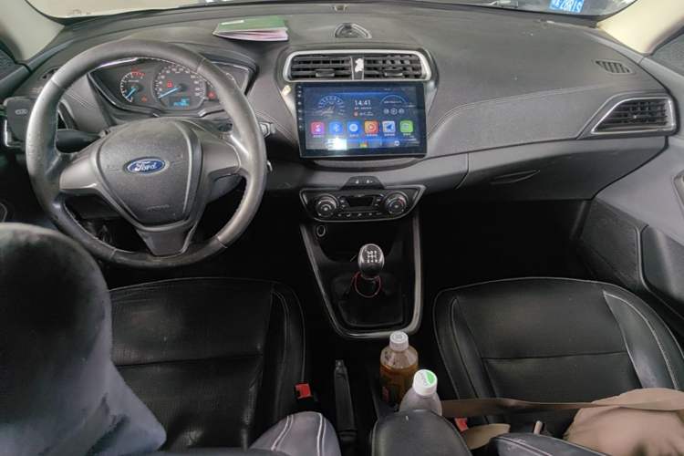 Used Ford Escort 2015 1.5L Manual Fashion Edition Center Console