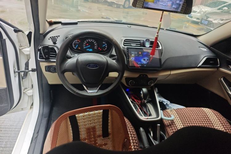 Used Ford Escort 2015 1.5L Automatic Comfort Edition Center Console