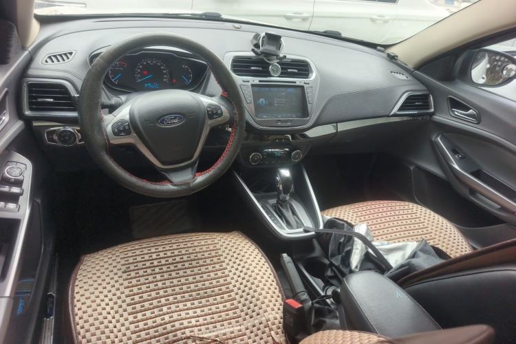 Used Ford Escort 2015 1.5L Automatic Fashion Model Center Console