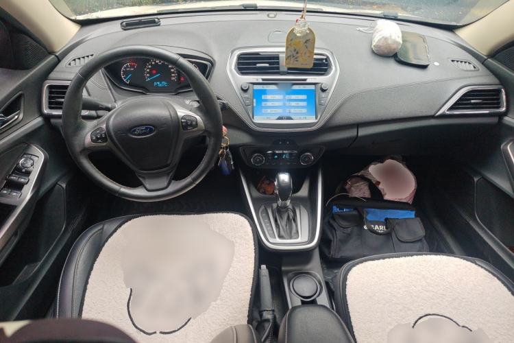 Used Ford Escort 2015 1.5L Automatic Fashion Model Center Console