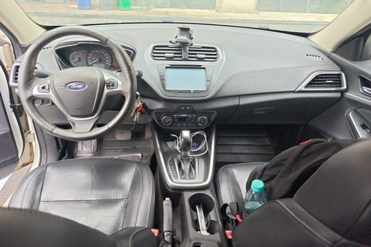 Used Ford Escort 2015 1.5L Automatic Fashion Model Center Console