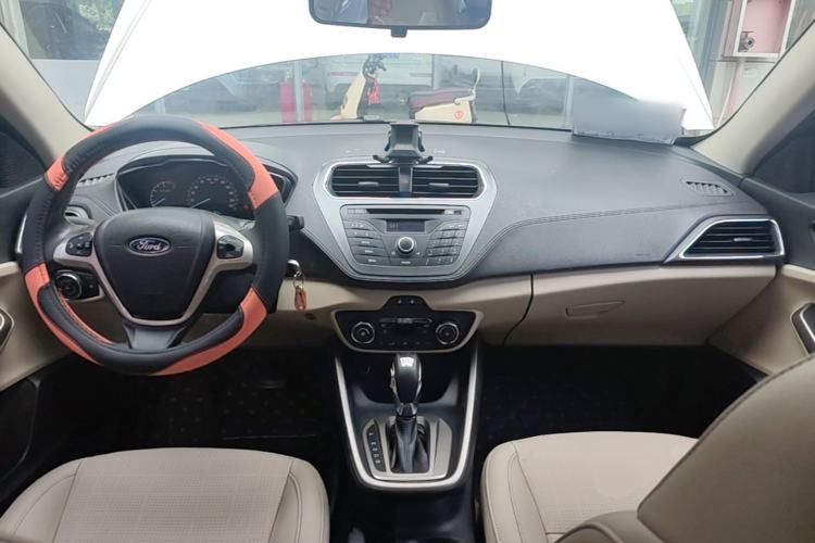 Used Ford Escort 2015 1.5L Automatic Fashion Model Center Console
