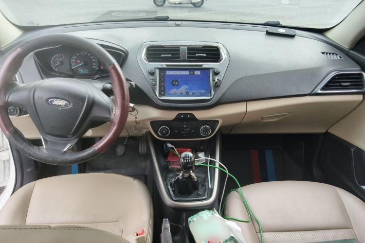 Used Ford Escort 2015 1.5L Manual Comfort Model Center Console