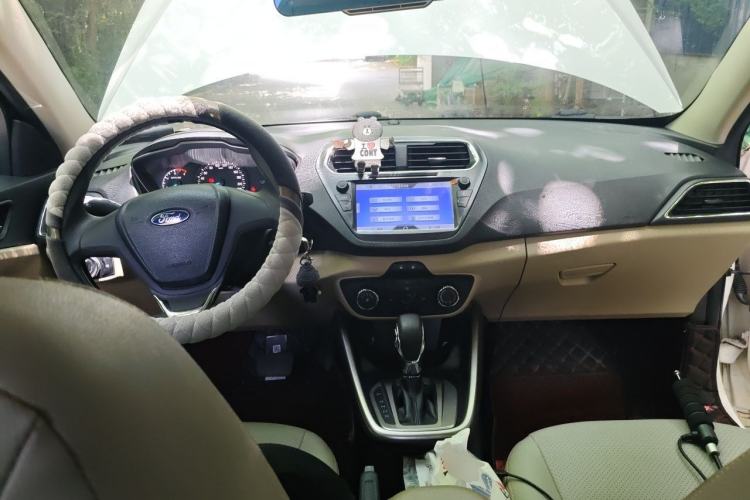 Used Ford Escort 2015 1.5L Automatic Comfort Edition Center Console