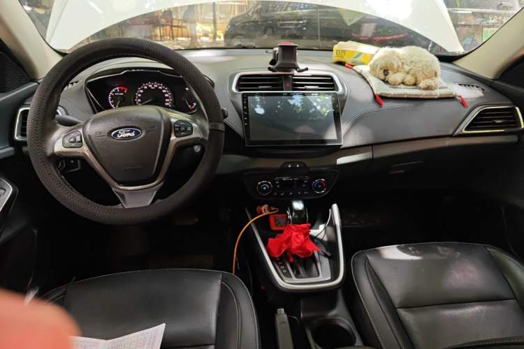 Used Ford Escort 2015 1.5L Automatic Fashion Model Center Console