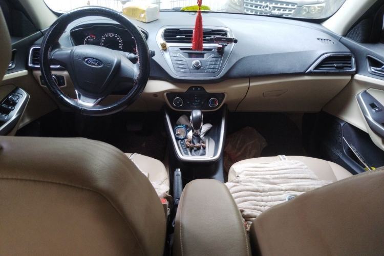 Used Ford Escort 2015 1.5L Automatic Comfort Edition Center Console